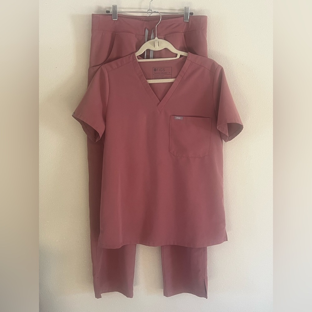 Figs Women's Dusty Rose Scrub Set Medium